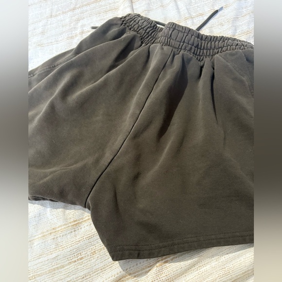 Gymshark training fleece shorts deep olive green size XS - Picture 9 of 12